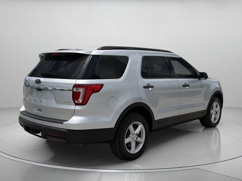 Used 2018 Ford Explorer 4WD image 3