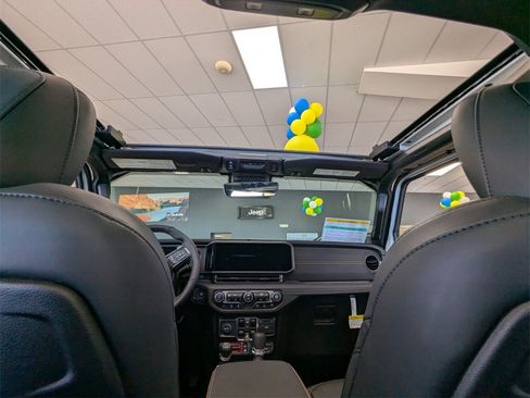 New 2025 Jeep Wrangler Unlimited Rubicon 392 image 10