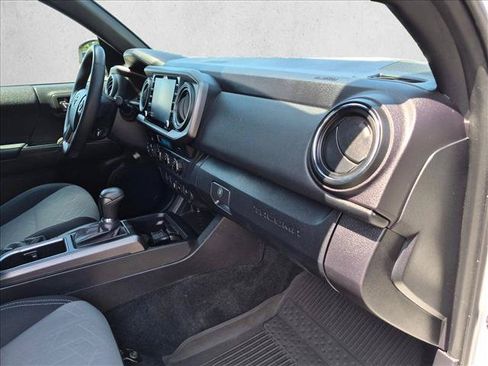 Certified 2023 Toyota Tacoma TRD Off-Road AWD/4WD image 20