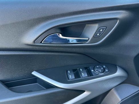 Used 2024 Chevrolet Trax RS w/ Sunroof Package image 11