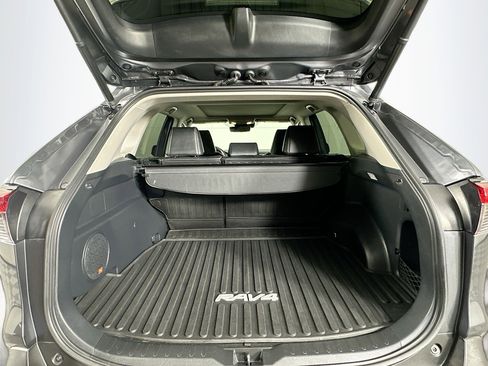 Used 2020 Toyota RAV4 Limited AWD/4WD image 30