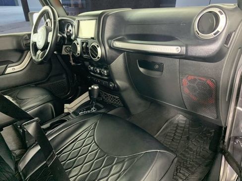 Used 2016 Jeep Wrangler Unlimited Sahara w/ Connectivity Group AWD/4WD image 13