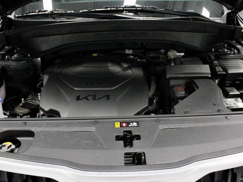 Used 2025 Kia Telluride LX FWD image 17