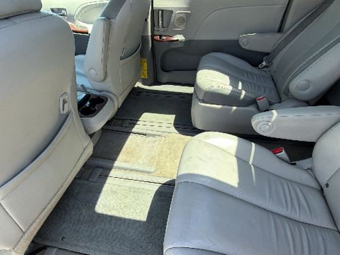 Used 2014 Toyota Sienna Limited w/ Limited Premium Package AWD/4WD image 21