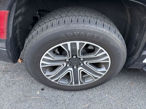 Used 2024 Jeep Wagoneer Series II RWD image 8