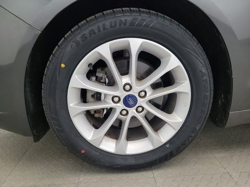Used 2020 Ford Fusion SE FWD image 31