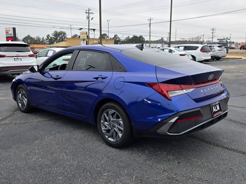 Certified 2025 Hyundai Elantra Blue image 9
