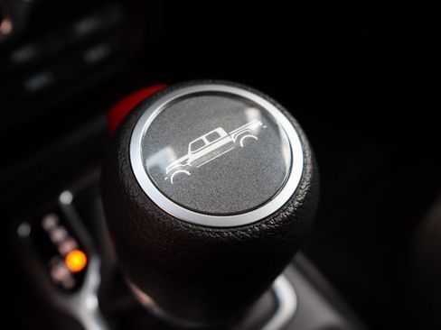 New 2025 Jeep Gladiator Sport image 25