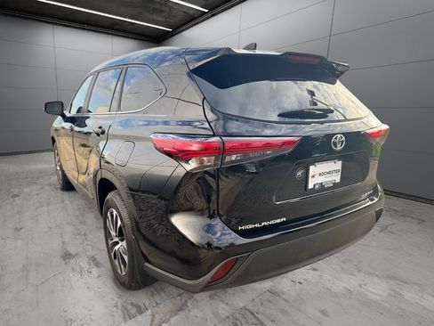 Used 2023 Toyota Highlander XLE AWD/4WD image 43