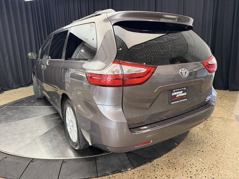 Used 2017 Toyota Sienna LE AWD/4WD image 7