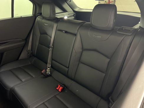 Used 2023 Cadillac XT4 Luxury w/ Cold Weather Package FWD image 6