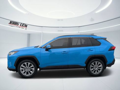 Used 2019 Toyota RAV4 XLE Premium w/ Cold Weather Package AWD/4WD image 6