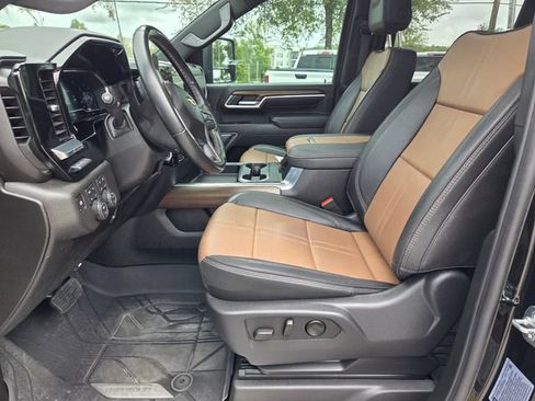 Used 2025 Chevrolet Silverado 2500 High Country w/ Technology Package AWD/4WD image 5