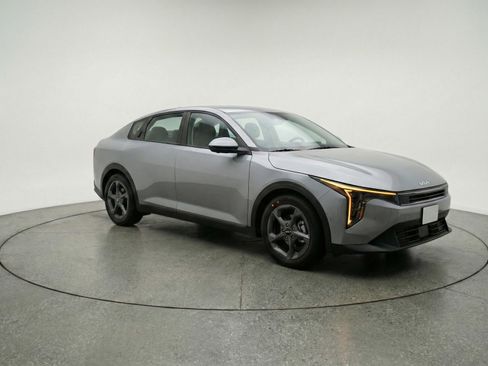Used 2025 Kia K4 image 1