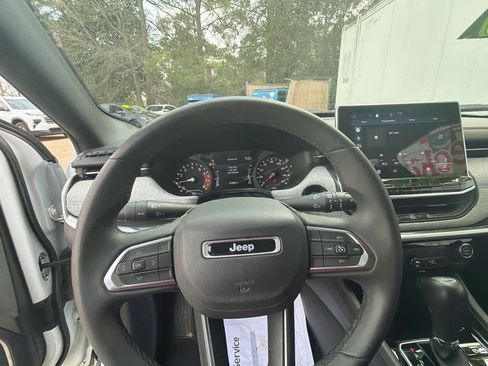 Used 2024 Jeep Compass Latitude image 21