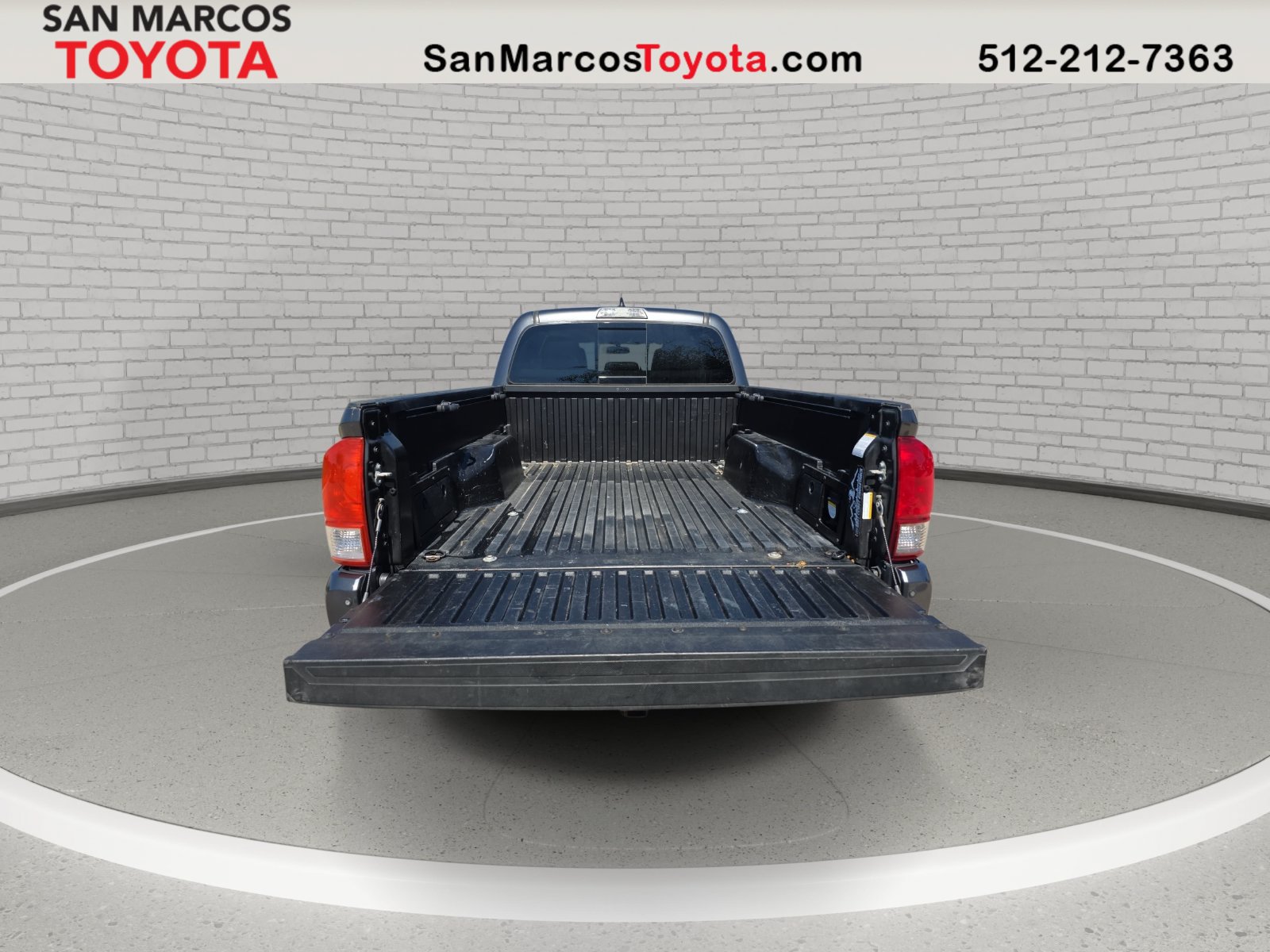 Used 2017 Toyota Tacoma TRD Off-Road w/ Premium & Technology Package AWD/4WD image 10
