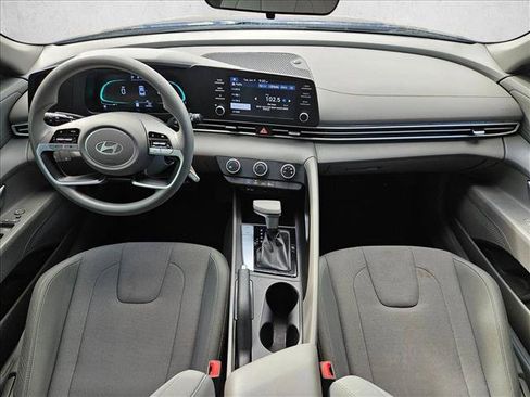 Used 2024 Hyundai Elantra SE FWD image 16