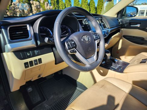 Used 2016 Toyota Highlander Limited image 23