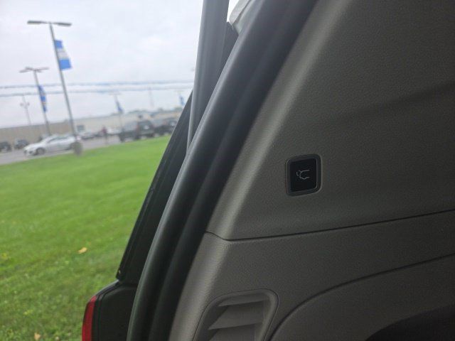 Used 2023 Chrysler Voyager LX FWD image 43
