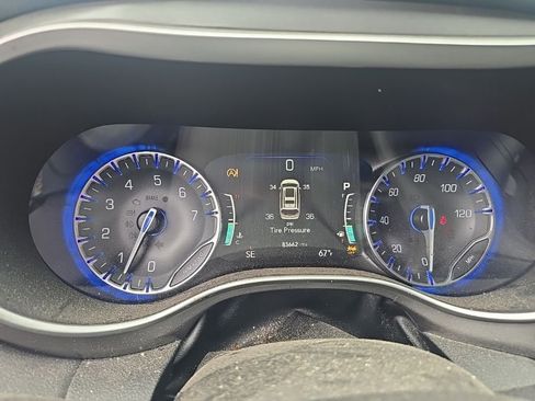 Used 2022 Chrysler Pacifica Touring-L FWD image 10