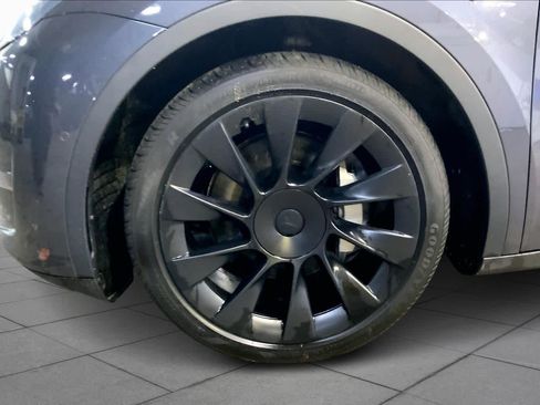 Used 2021 Tesla Model Y Long Range image 10
