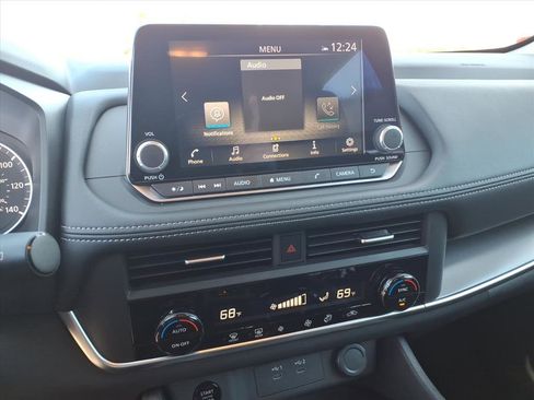 Certified 2025 Nissan Rogue SV image 10