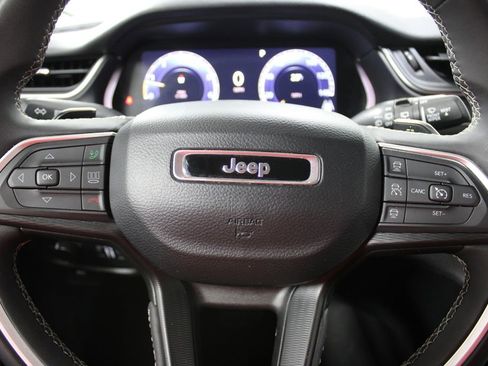 Used 2023 Jeep Grand Cherokee L Laredo image 35