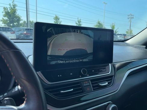 Used 2024 Nissan Altima 2.5 SR w/ SR Premium Package FWD image 16