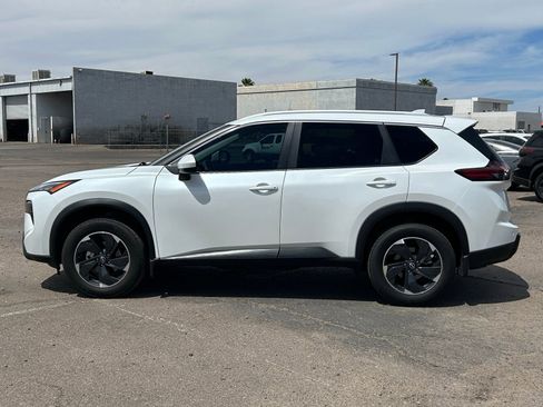 Used 2024 Nissan Rogue SV w/ SV Premium Package image 8