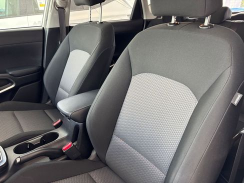 Used 2025 Kia Soul LX w/ LX Technology Package FWD image 36