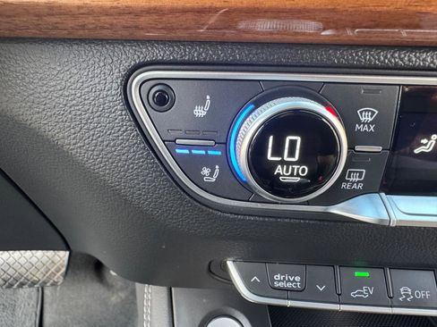 Used 2021 Audi Q5 e Premium Plus w/ Premium Plus Package image 44