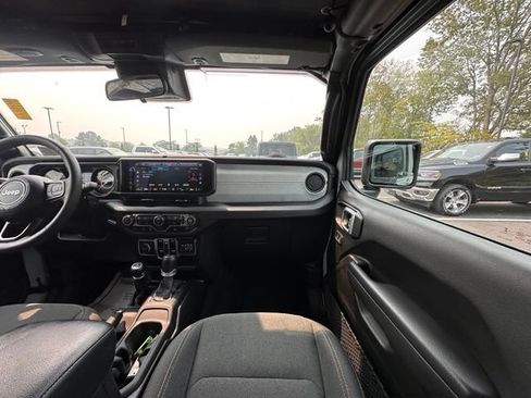 Used 2024 Jeep Wrangler Unlimited Sport AWD/4WD image 29