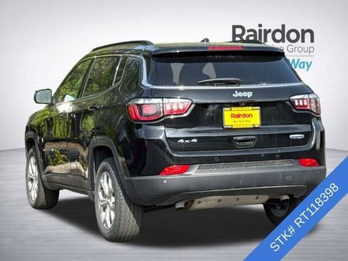Used 2024 Jeep Compass Latitude AWD/4WD image 4
