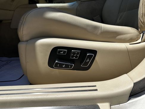 Used 2013 Lexus LS 460 w/ Comfort Pkg RWD image 8