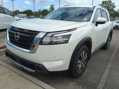 Used 2024 Nissan Pathfinder SL w/ Cargo Package
