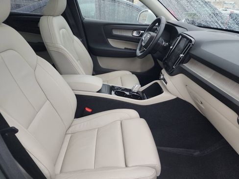 Used 2023 Volvo XC40 B4 Plus w/ Driver Assist Package FWD image 15