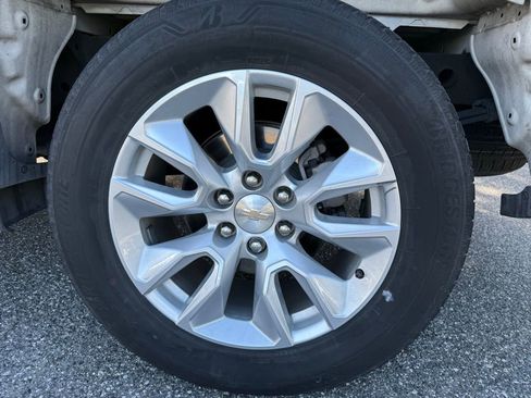 Used 2023 Chevrolet Silverado 1500 Custom image 10