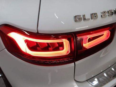 Used 2020 Mercedes-Benz GLB 250 GLB 250 w/ Premium Package image 28