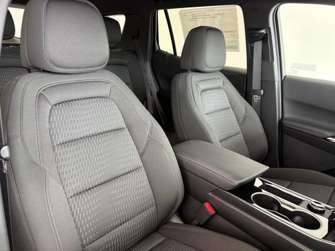 New 2027 Chevrolet Equinox LT w/ LPO, Floor Liner Package FWD image 34