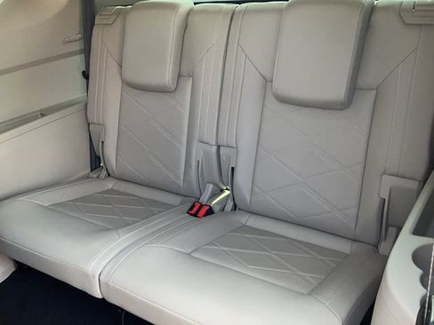 Used 2025 Volkswagen Atlas SE FWD image 15