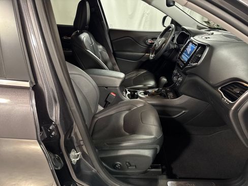 Used 2019 Jeep Cherokee Limited AWD/4WD image 28