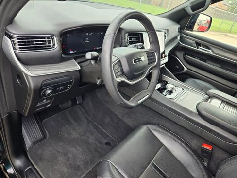 Used 2024 Jeep Wagoneer L Series II w/ Flexible Seating Group AWD/4WD image 14