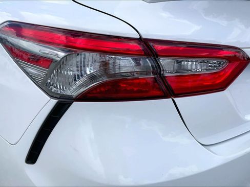 Used 2019 Toyota Camry SE FWD image 28