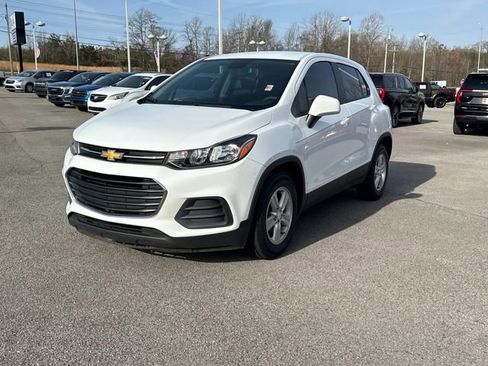 Used 2022 Chevrolet Trax LS w/ Tint and Cruise Package image 8