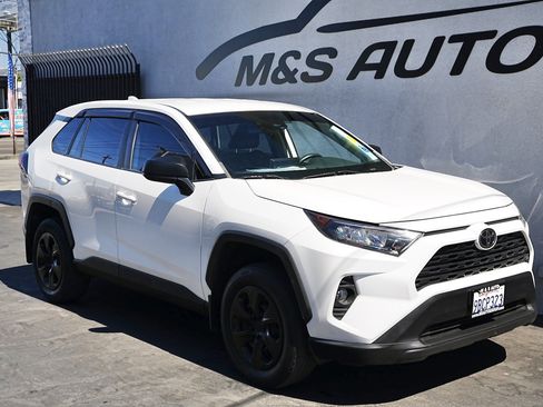 Used 2022 Toyota RAV4 LE image 3