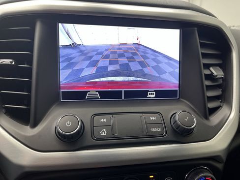 Certified 2023 GMC Acadia SLE w/ Driver Convenience Package image 5