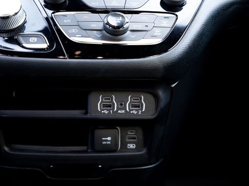 Used 2022 Chrysler Pacifica Touring-L w/ S Appearance Package FWD image 25