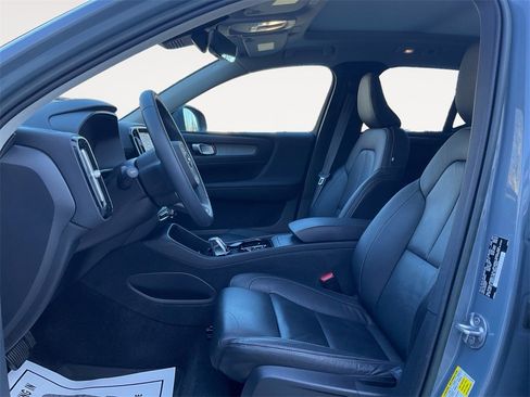 Certified 2023 Volvo XC40 B5 Ultimate w/ Protection Package Premier image 9