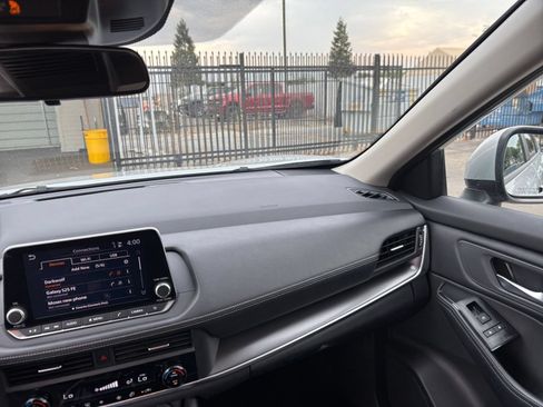 Used 2025 Nissan Rogue SV FWD image 60