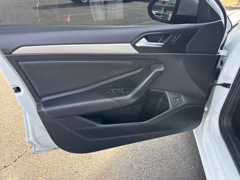 Used 2020 Volkswagen Jetta SE w/ SE Cold Weather Package image 25